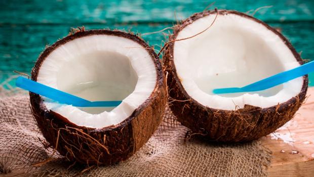 우리는 새로운 측면에서 코코넛을 발견하고 있습니다. 코코넛이 인체에 미치는 이점은 무엇입니까?