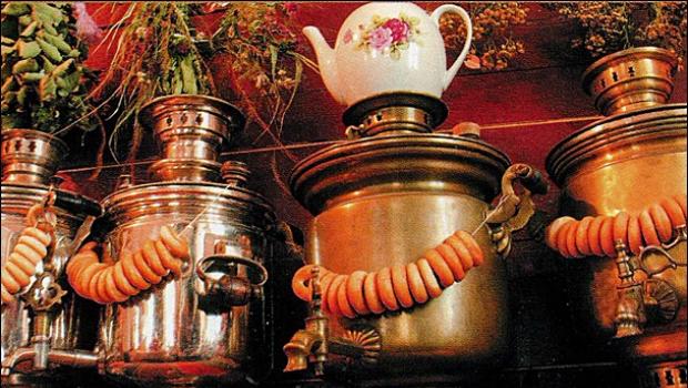 Geschichte und Traditionen des russischen Tees Die Teesträuße dieser Serie zeichnen sich durch eine außergewöhnliche, ausgeprägte Adstringenz im Geschmack aus
