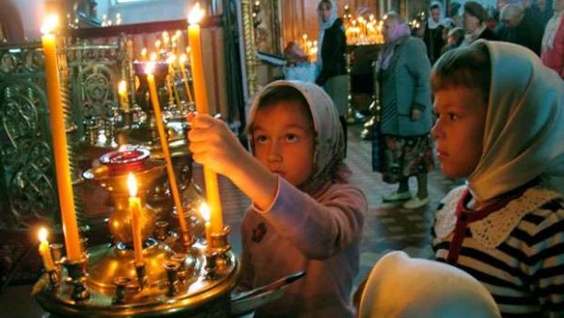 Bougies d'église - signes qui leur sont associés Pourquoi les bougies brûlent dans les églises